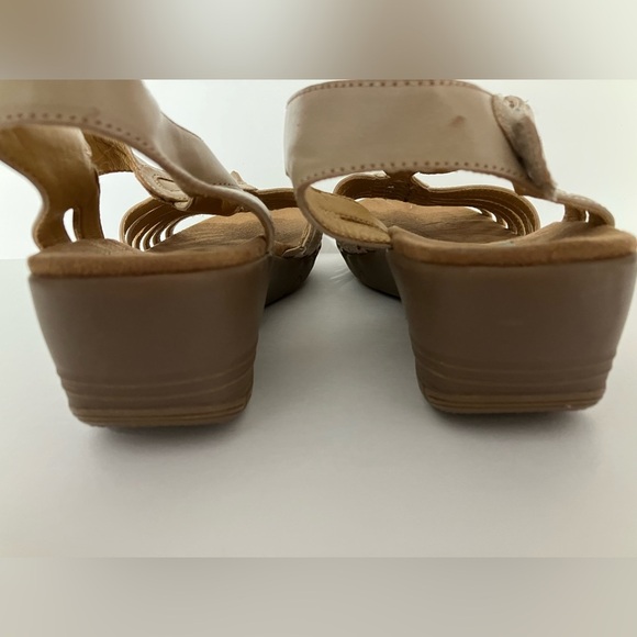 Baretraps Women’s Open Toe Sandals, 9 1/2M, Tan, Velcro Strap Closure, Casual - Picture 4 of 8